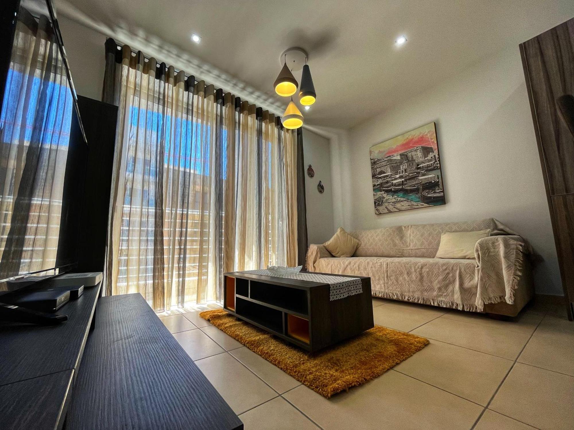Charming Two Bedroom Apartment Pieta ภายนอก รูปภาพ